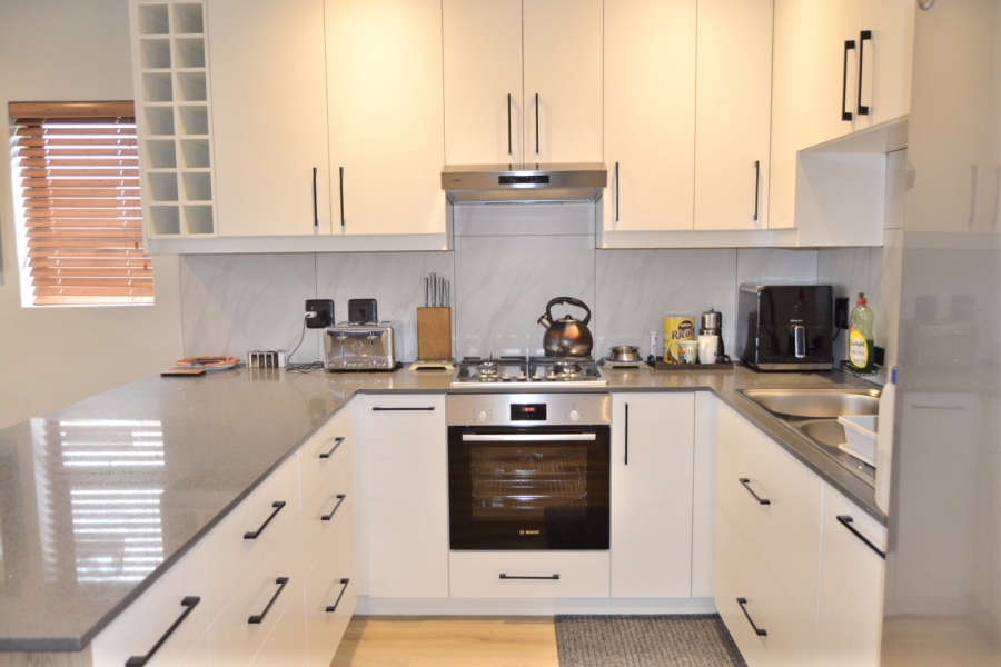 3 Bedroom Property for Sale in Somerset Lakes Western Cape